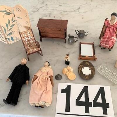 LOT#144B2: Vintage Doll House Furniture & Accessories
