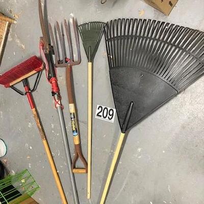 LOT#209G: 5 Piece Garden Tool Lot