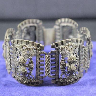 LOT#212LR: Believed to be Silver-plated Bracelet