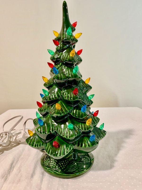 LOT 310 VINTAGE CERAMIC LIGHT UP CHRISTMAS TREE