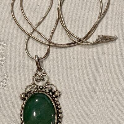 LOT 315  CLOUDY GREEN OVAL PENDANT STERLING SILVER CHAIN