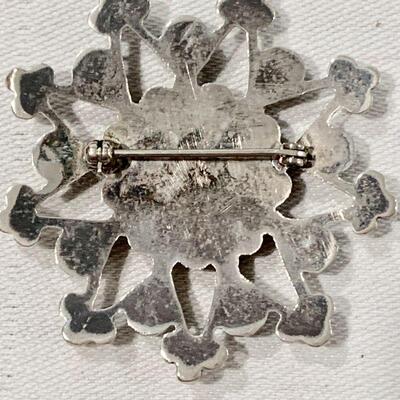 LOT 321  ZUNI SNOWFLAKE STERLING SILVER & TURQUOISE BROOCH