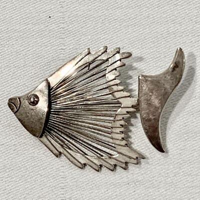 LOT 322  MODERNIST FISH BROOCH STERLING SILVER MEXICO