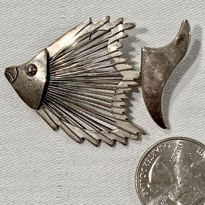 LOT 322  MODERNIST FISH BROOCH STERLING SILVER MEXICO