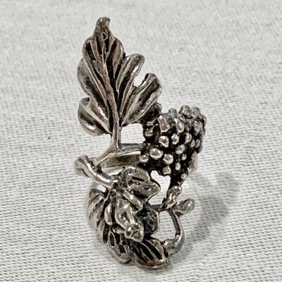 LOT 323  STERLING GRAPES & LEAVES STATEMENT RING