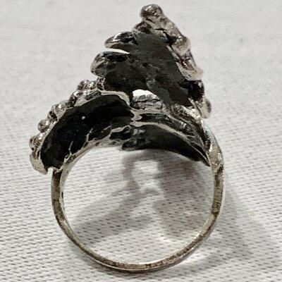 LOT 323  STERLING GRAPES & LEAVES STATEMENT RING