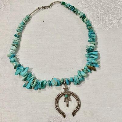 LOT 326  CHUNKY TURQUOISE STONES NECKLACE W/SILVER NAJA