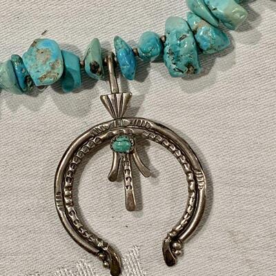LOT 326  CHUNKY TURQUOISE STONES NECKLACE W/SILVER NAJA