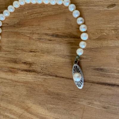 Vintage Genuine pearl 14K clasp necklace 