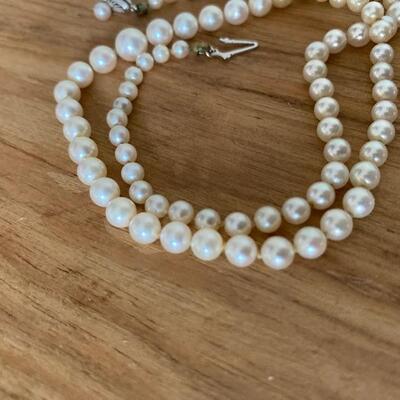 Vintage Genuine pearl 14K clasp necklace