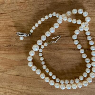 Vintage Genuine pearl 14K clasp necklace