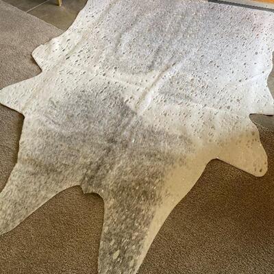 6’ gilt on pelt suede rug