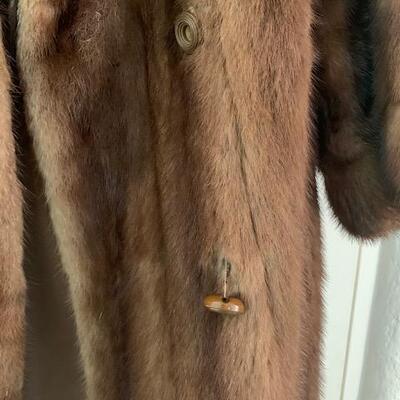 LOT 32 Mink Coat Bullocks