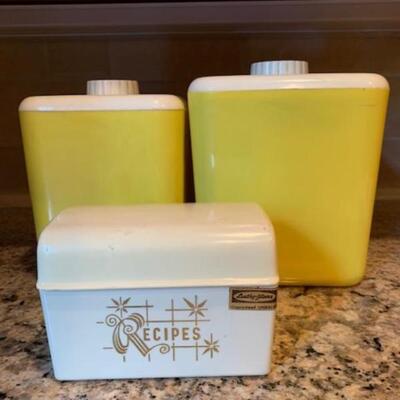 LOT 51 Vintage Lustro Plastic Kitchen Canisters & Recipes Box 
