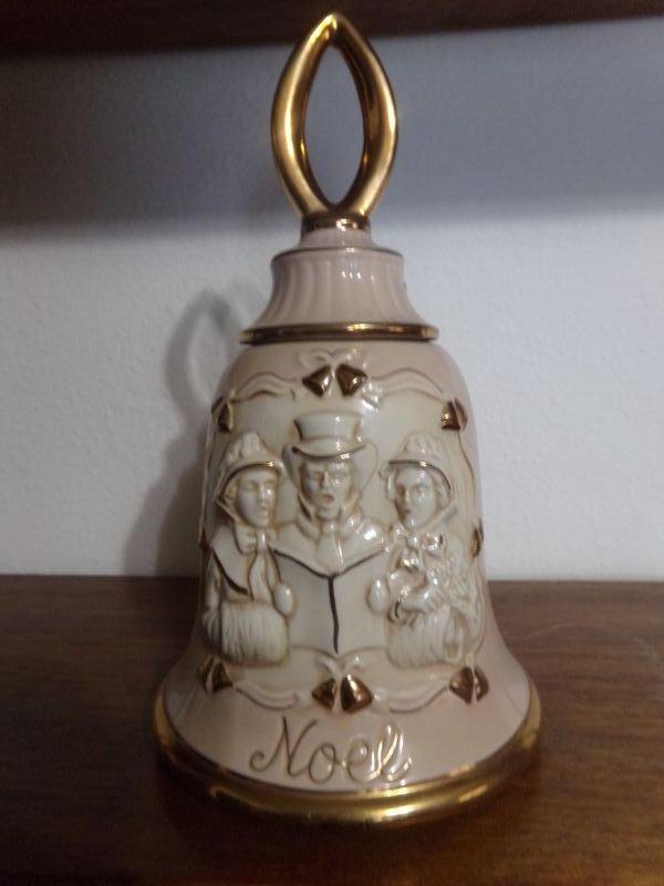 LOT 184 VINTAGE 1984 JIM BEAM MUSICAL CHRISTMAS BELL DECANTER "NOEL"