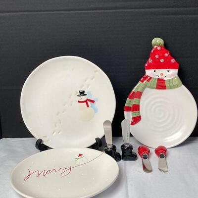 Lot #133 Hallmark Snowman Plates and Cheese Knives