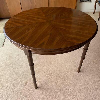 LOT 111 Round Dining Table with 2 Leaves