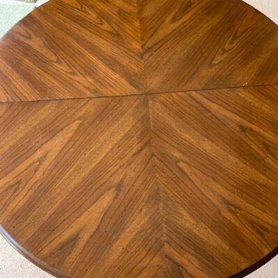 LOT 111 Round Dining Table with 2 Leaves
