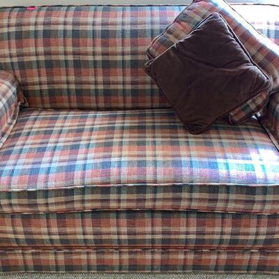 LOT 143 PLAID UPHOLSTERED LOVE SEAT TWIN HIDE A BED 