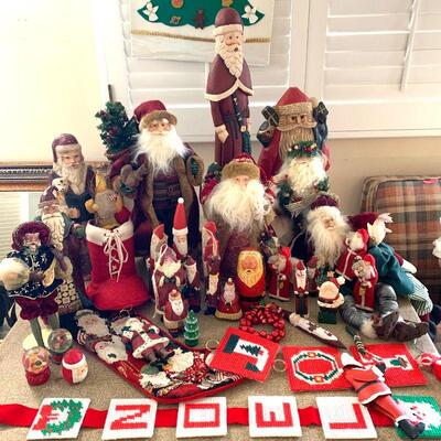 LOT 149  COLLECTION OF CHRISTMAS SANTAS ALL SIZES & SHAPES