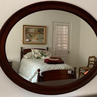 LOT 170 Antique Oval Mirror in Mahogany Frame
