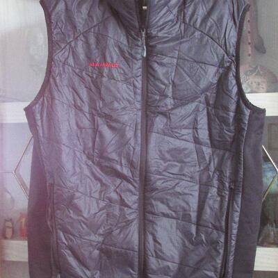 Lot 116- Mammut Vest