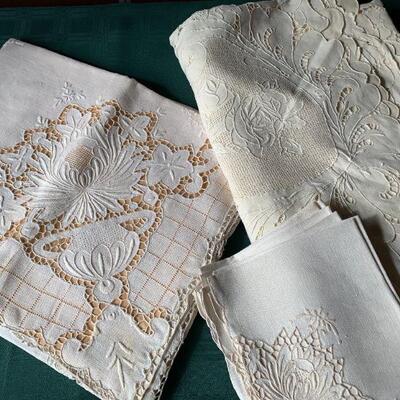 LOT 186  ANTIQUE CUTWORK EMBROIDERED TABLE CLOTH 