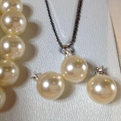 Set of Pearls