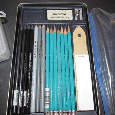 Lot 134- Artist Pencils Set