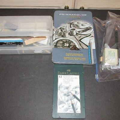 Lot 134- Artist Pencils Set