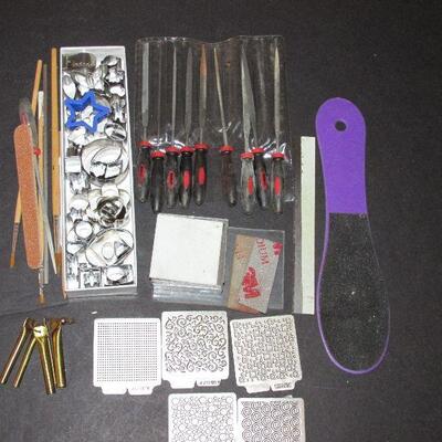 Lot 148- Collection of Art Crafting Tools