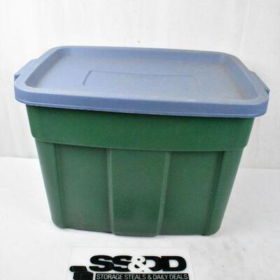 Sterilite Roughneck Tote. Green with Blue Lid