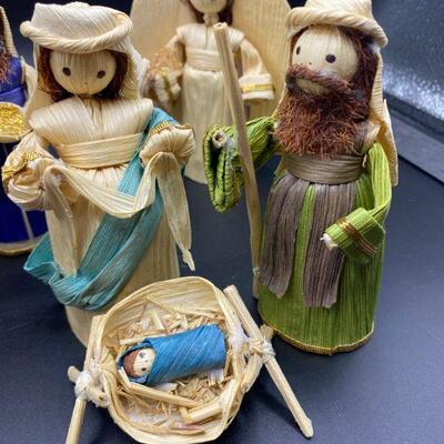 Corn Husk Nativity Scene