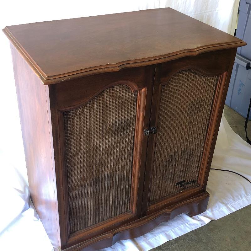 Lot 58 Vintage Zenith Turn Table and Tuner