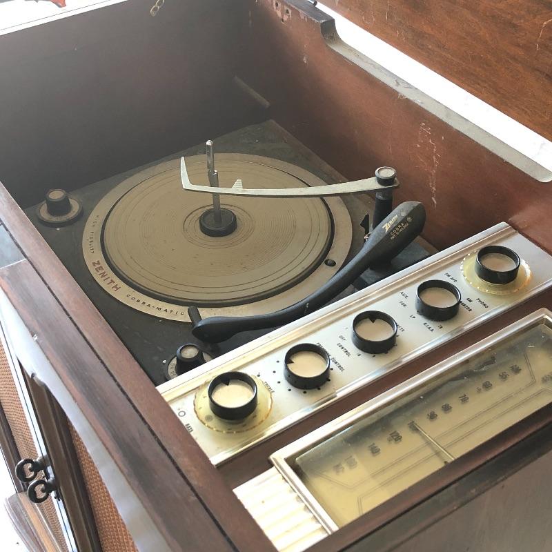 Lot 58 Vintage Zenith Turn Table and Tuner