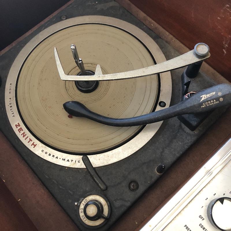 Lot 58 Vintage Zenith Turn Table and Tuner