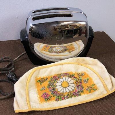 #150 Vintage Toaster with Daisy Cozy 