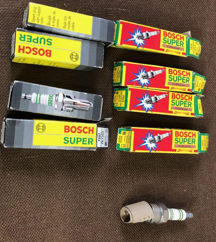 283 Lot of Bosch Spark Plugs (9)