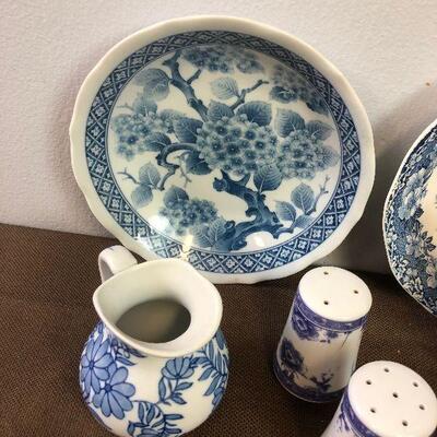 #315 MIXED LOT OF Flow Blue - Bowls Creamer, S & P 