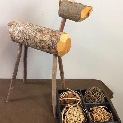 #325Bark Balls and Portable Deer with Deer food 