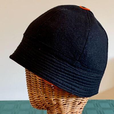LOT 214  VINTAGE BLACK & ORANGE CLOCHE HAT 