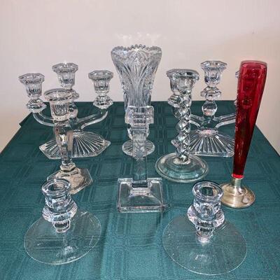 LOT 218  GROUP LOT OF GLASS CANDLE HOLDERS & BUD VASE STERLING BASE