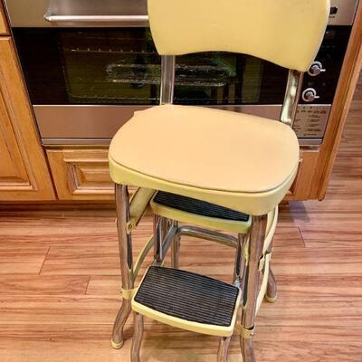 LOT 234  VINTAGE YELLOW KITCHEN CHAIR/STEP STOOL