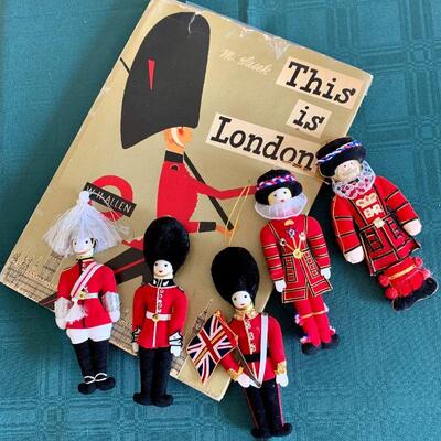 LOT 245  LONDON GROUP BOOK AND BRITISH ROYAL GUARDS FIGURES