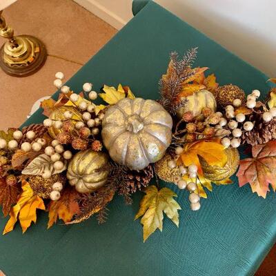 LOT 248 FALL THEME CENTER PIECE 