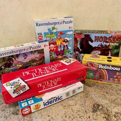 LOT 249 GROUP LOT OF PUZZLES & GAMES PLAY DOUGH
