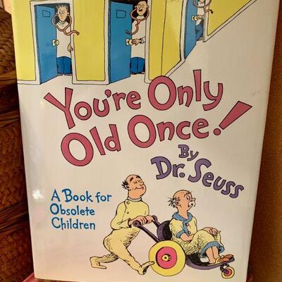 LOT 253 GROUP OF DR SEUSS CHILDREN'S BOOKS 