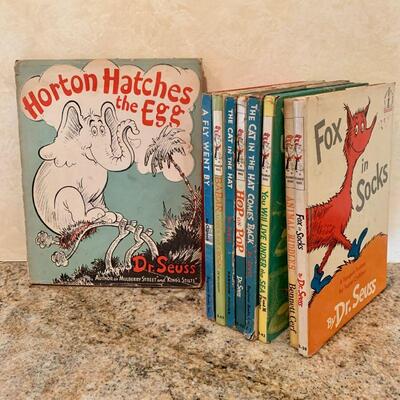 LOT 253 GROUP OF DR SEUSS CHILDREN'S BOOKS 