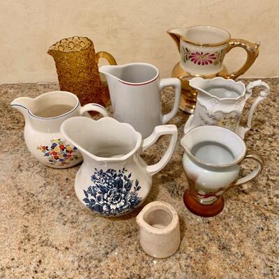 LOT 252  GROUP LOT OF ANTIQUE CREAMERS  