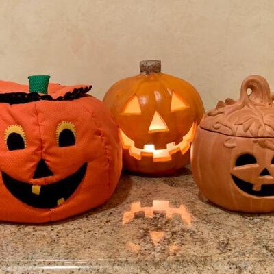 LOT 259 HAPPY HALLOWEEN!